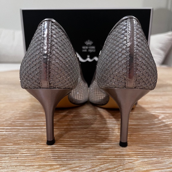Nina New York Niley Silver/Gunmetal Mesh Pointed-Toe Heels Women's Size 8.5 - Picture 6 of 6